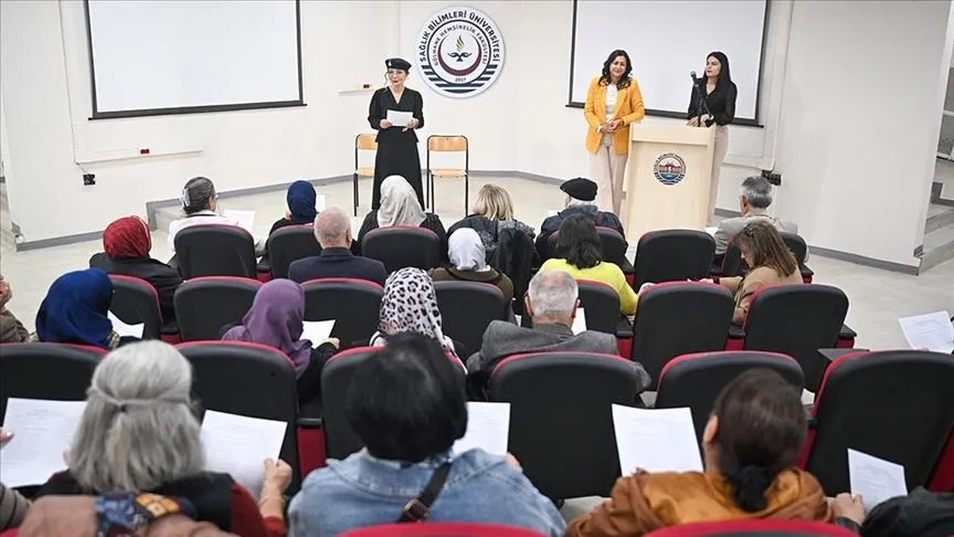 60 yaş üstü kişiler çevrim içi eğitimle "üniversiteli" olabilecek