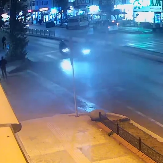 Edirne'de İki Motosikletin Çarpıştığı Anlar Kameralara Yansıdı
