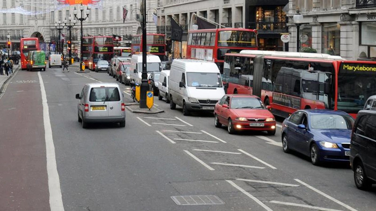 Londra’da yoğun trafik bölgelerinin kullanımına zam