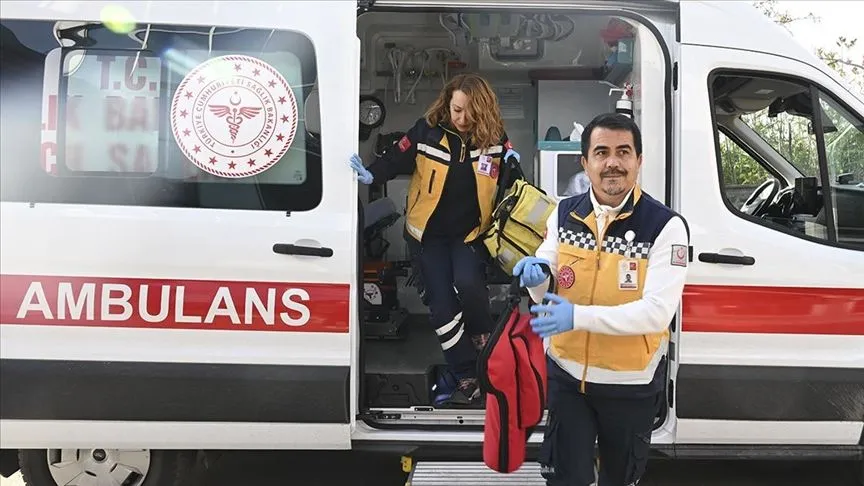 112'nin kahraman, fedakar ekipleri zamana karşı hayat kurtarıyor