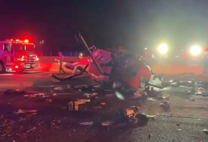 ABD’de ambulans helikopter otoyola düştü: 3 kişi ağır yaralandı