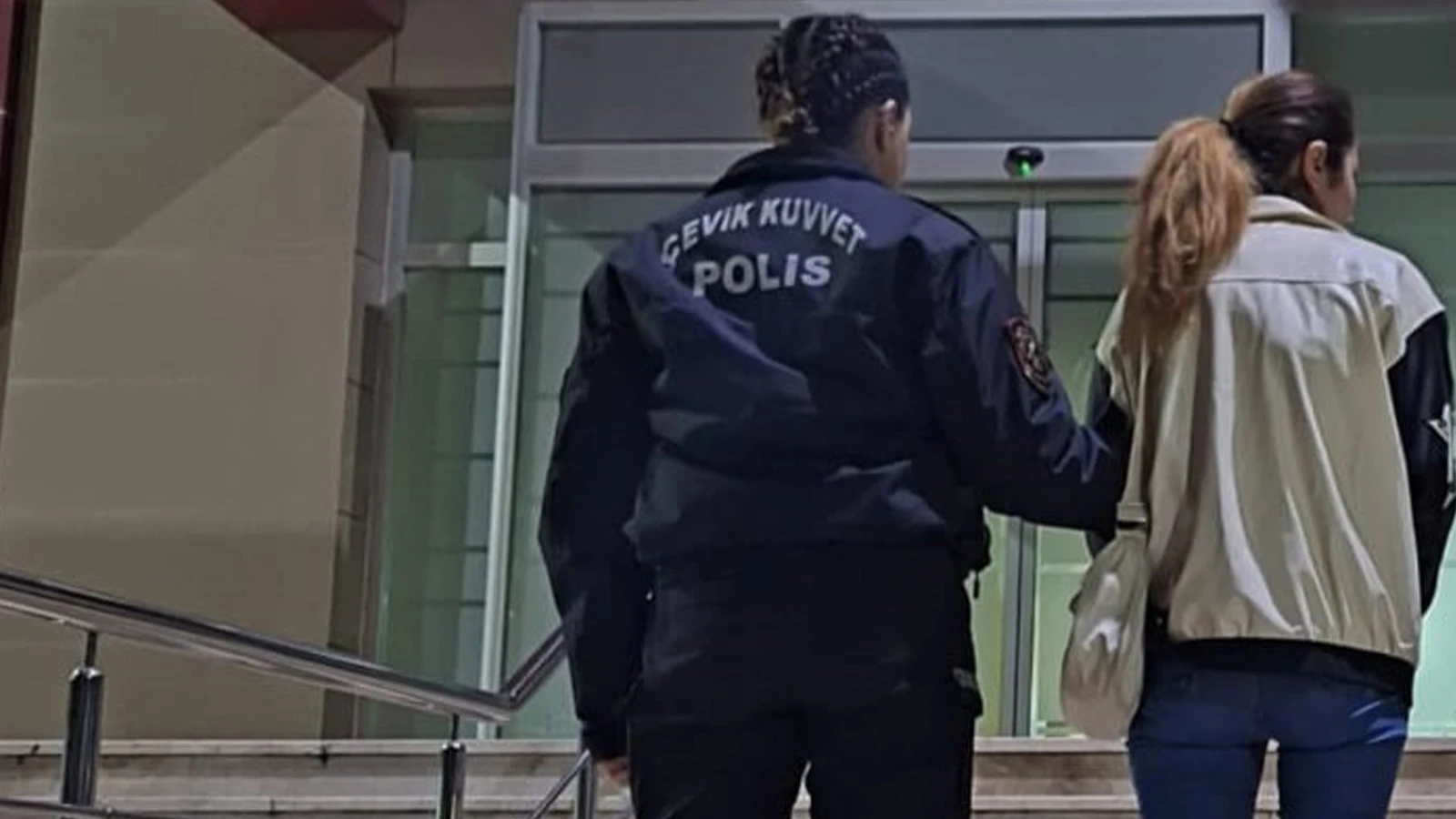 Uyuşturucu ticaretinden hüküm giyen kadın yakalandı