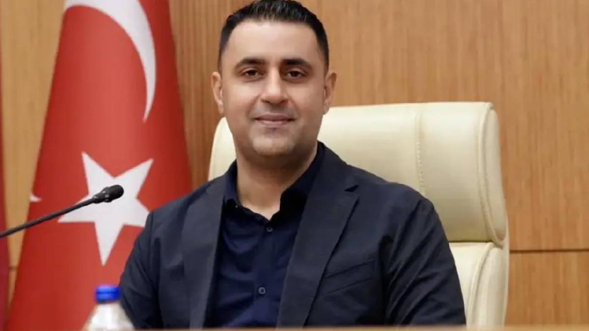 Tutuklanan Çukurova Belediye Başkanı Emrah Kozay Görevden Uzaklaştırıldı