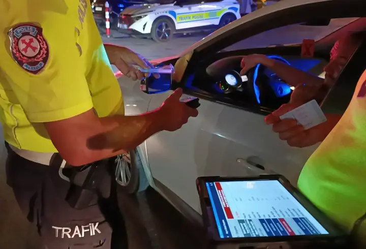 Adana'da yapılan trafik denetiminde 98 sürücüye 596 bin TL para cezası kesildi
