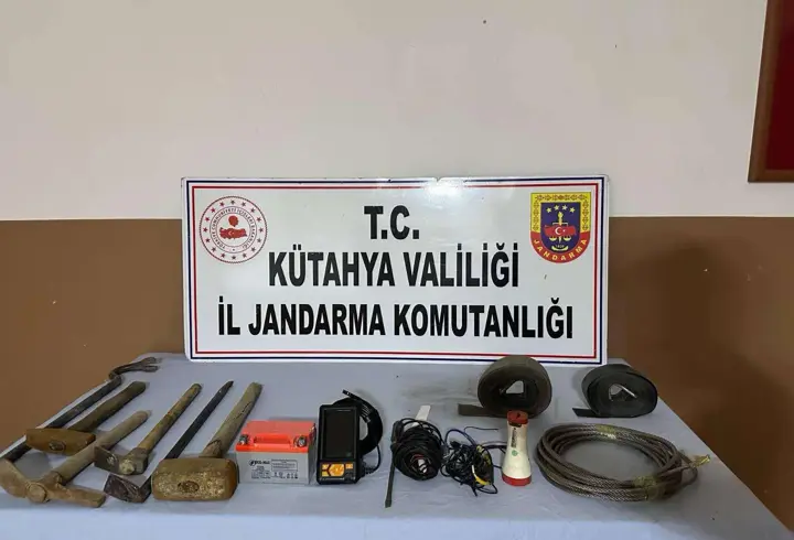 Gediz'de kaçak kazı operasyonunda 6 şüpheli yakalandı