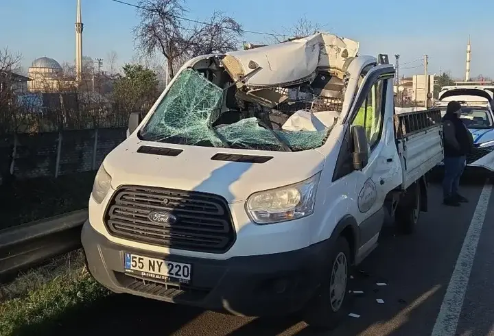 TIR'daki beton bloka kamyonet çarptı; 1 ölü, 1 yaralı
