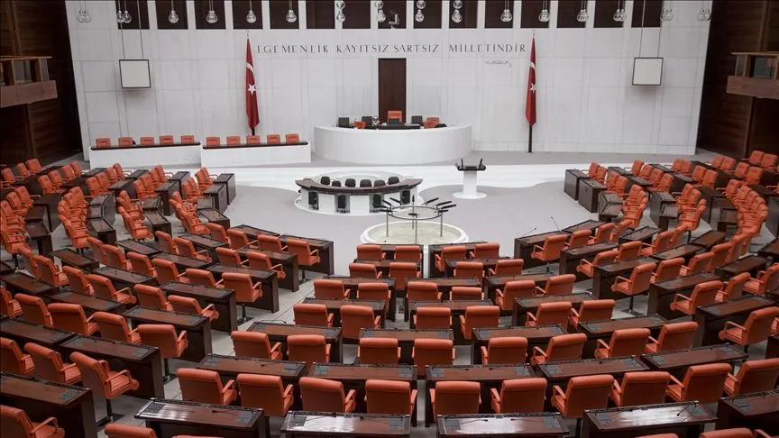Siyasiler, "27 Nisan e-muhtırası"na ilişkin açıklamalarda bulundu