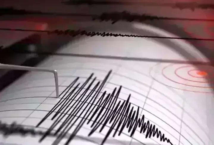 Endonezya'da 6,1 büyüklüğünde deprem