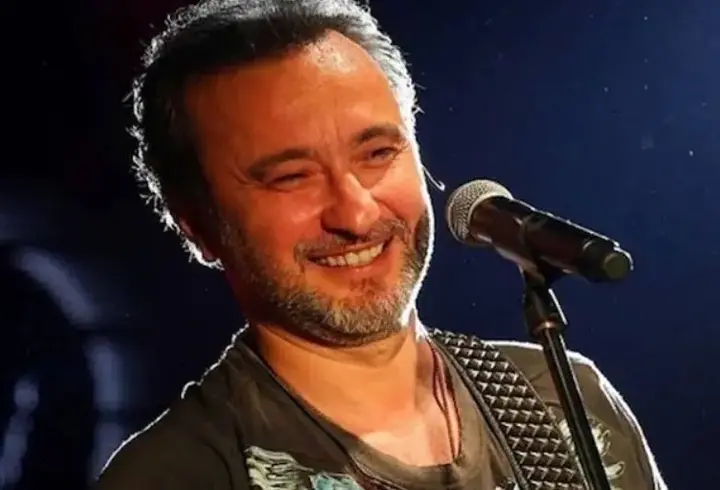 Ünlü Şarkıcı Nev Hayatını Kaybetti! Menajeri Acı Haberi Duyurdu
