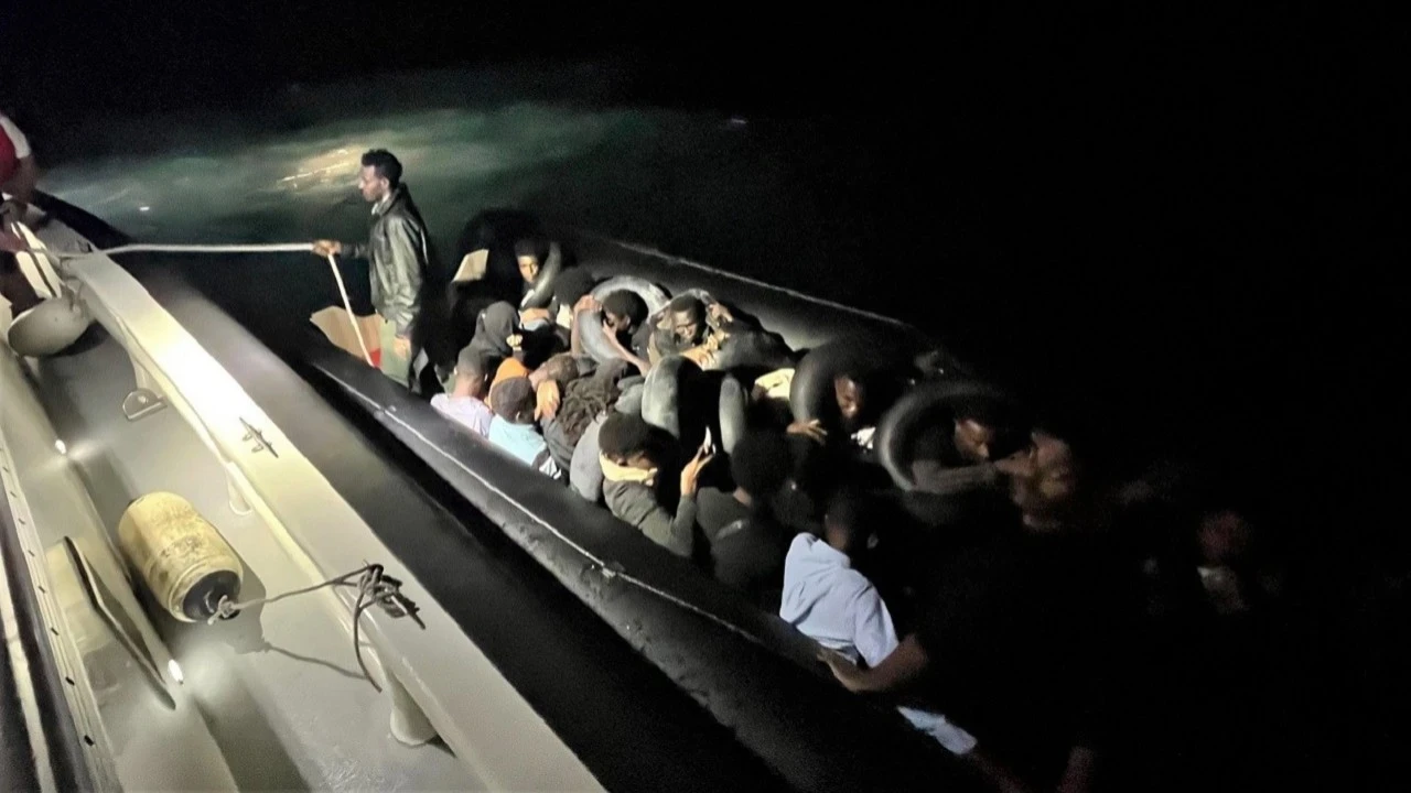 Ege'de düzensiz göçmen operasyonu: 102 kişi yakalandı