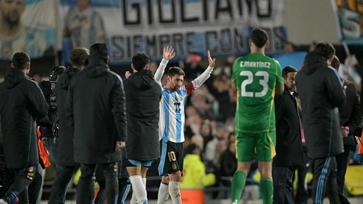 Lionel Messi duygusal anlar yaşadı! Ülkesinde son kez milli formayı giymesinin ardından...