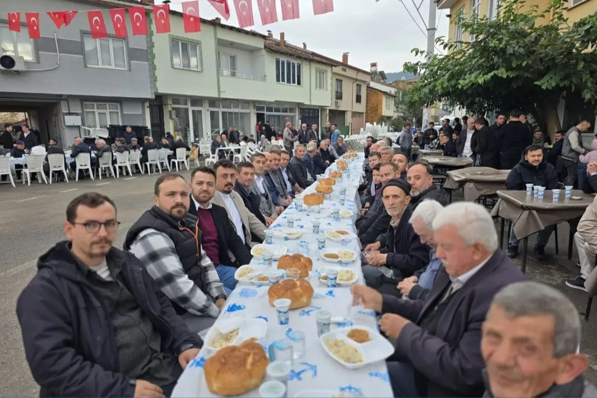Bursa'da Pilav Etkinliğinde Gıda Zehirlenmesi Şüphesi: Yaklaşık 100 Kişi Hastanelik Oldu