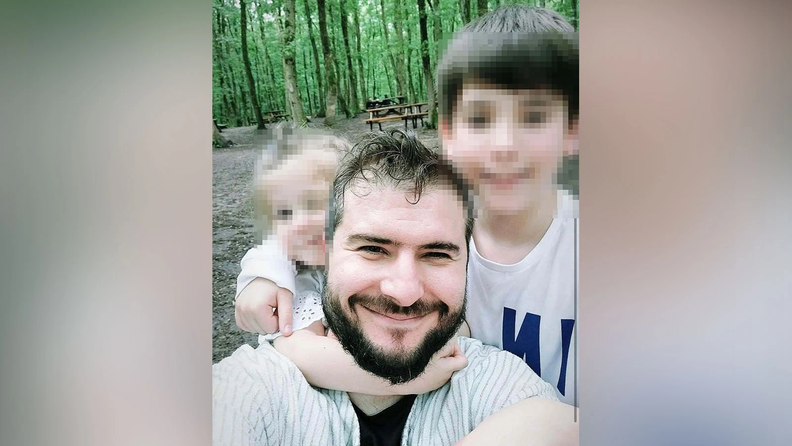Husumetlisi tarafından eşinin gözleri önünde bıçaklanarak öldürüldü