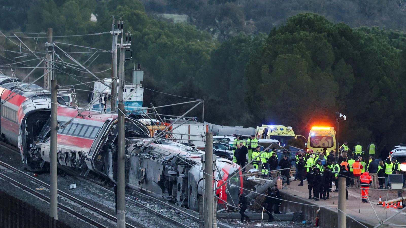 İspanya'da hızlı tren kazası: Ölü sayısı 39'a yükseldi