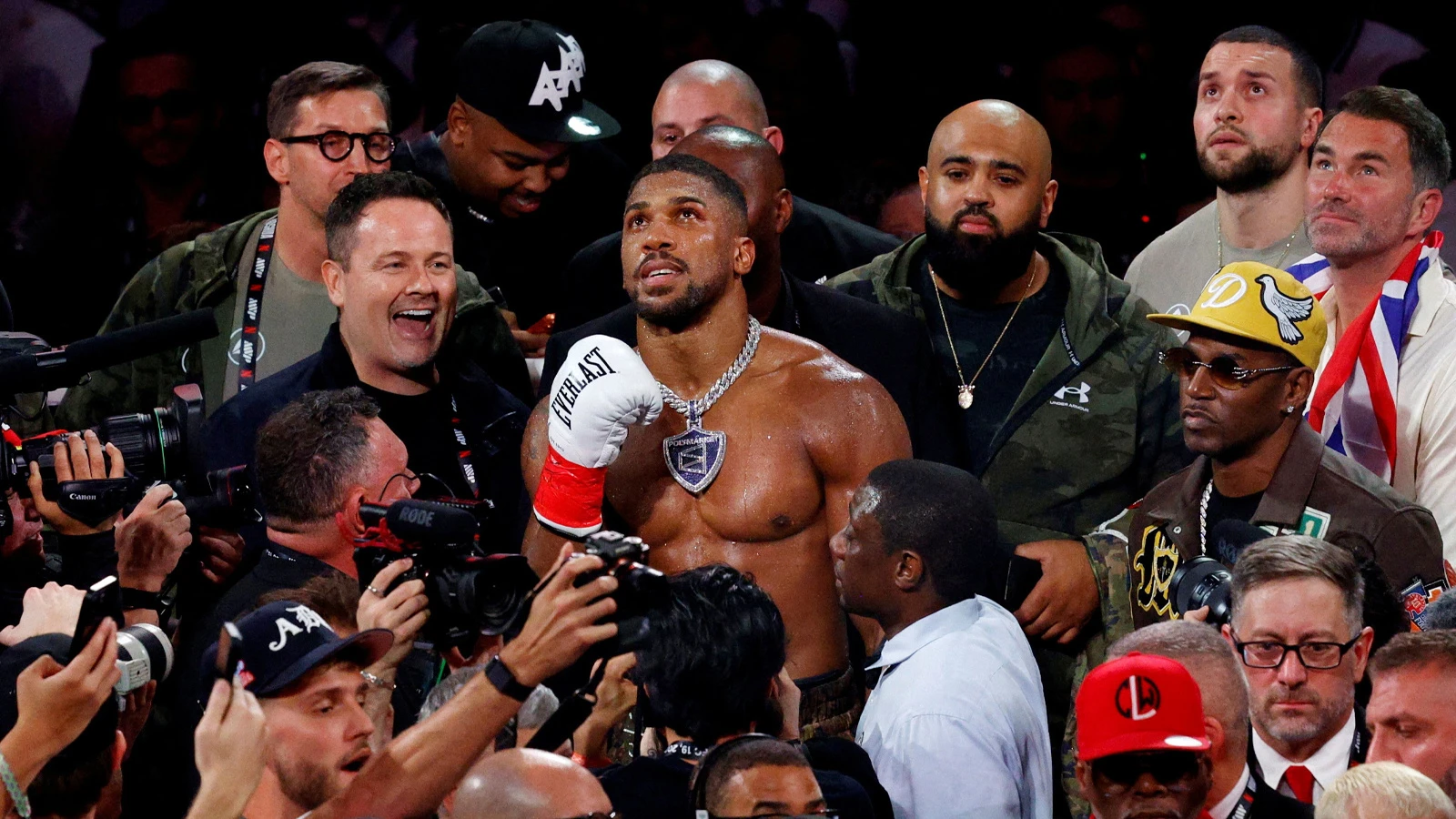 Anthony Joshua, Jake Paul'u 6. rauntta nakavt etti