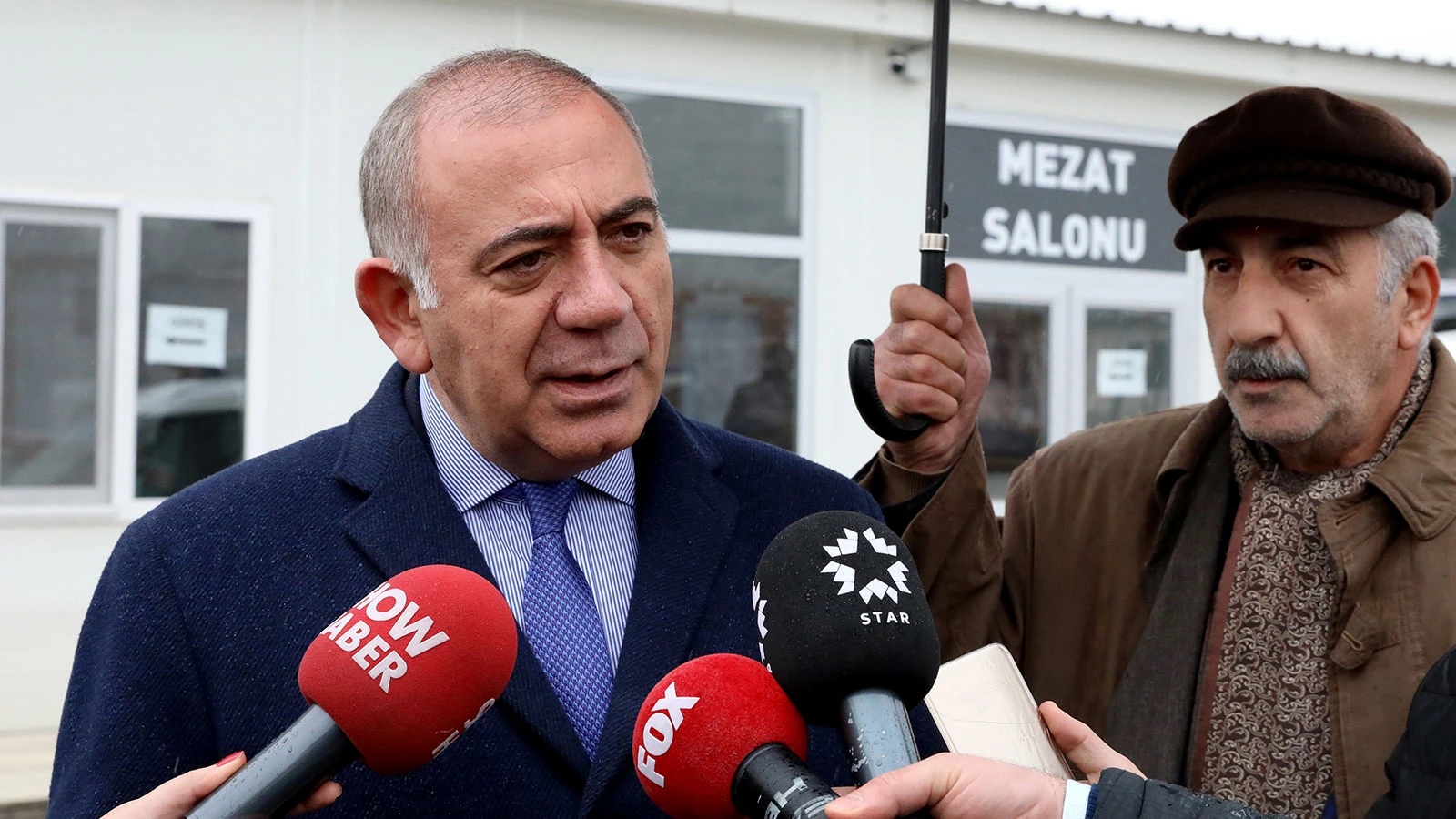 Kayyum Gürsel Tekin, CHP İstanbul İl Başkanlığı'na gideceğini duyurdu