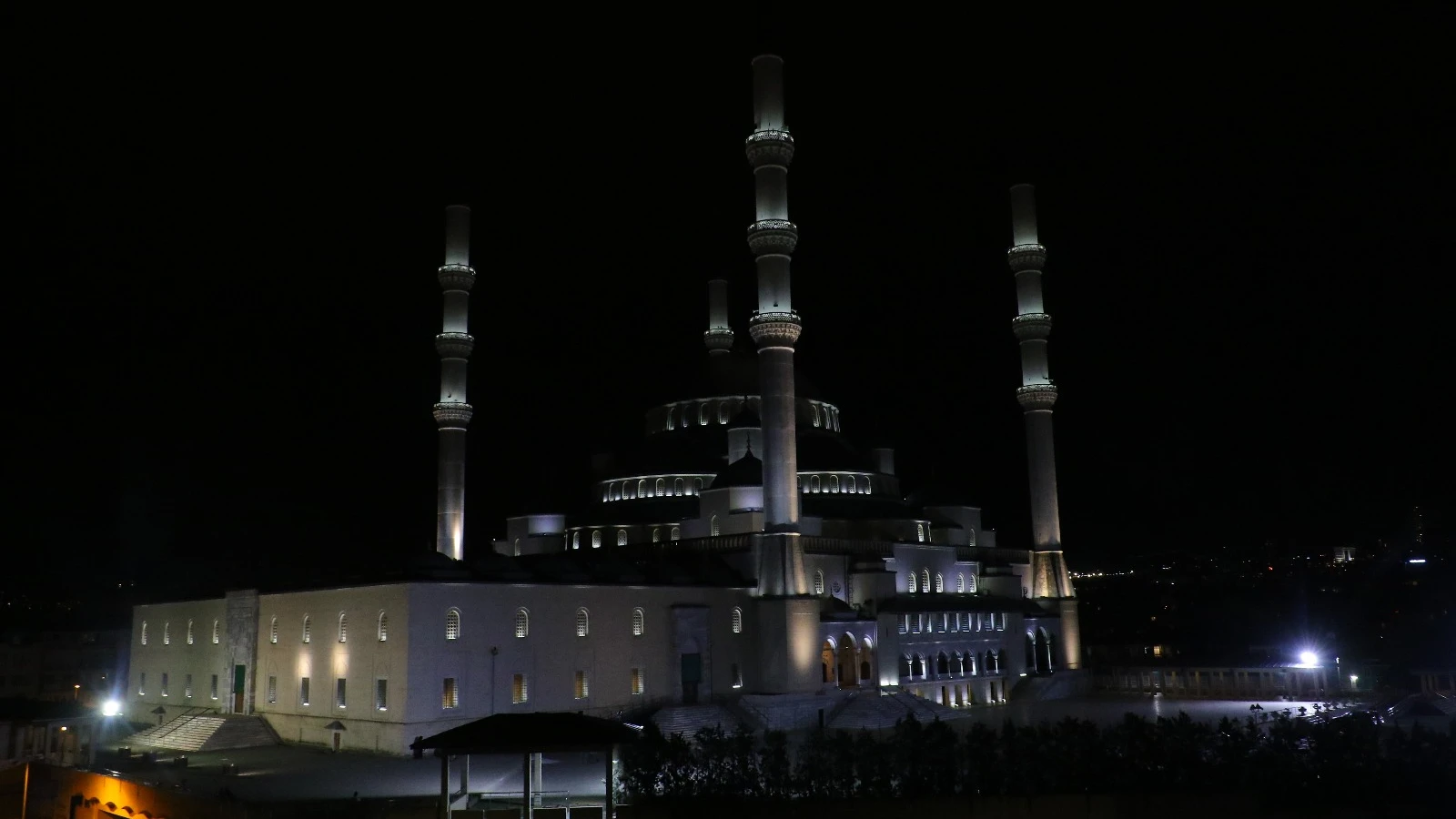 Türkiye'de 15 Temmuz dolayısıyla tüm camilerde sela okundu