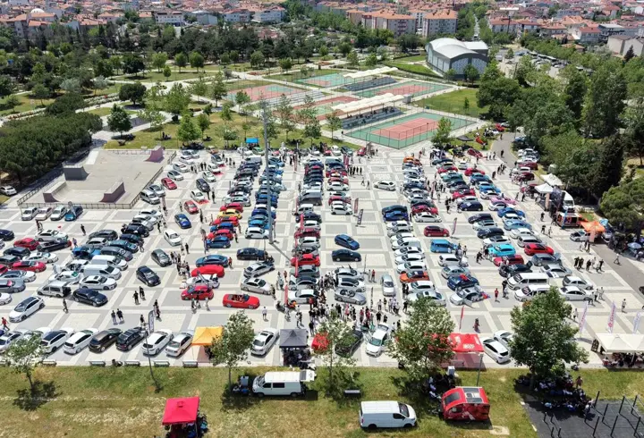 Tekirdağ’da, modifiye araç tutkunları bir araya geldi