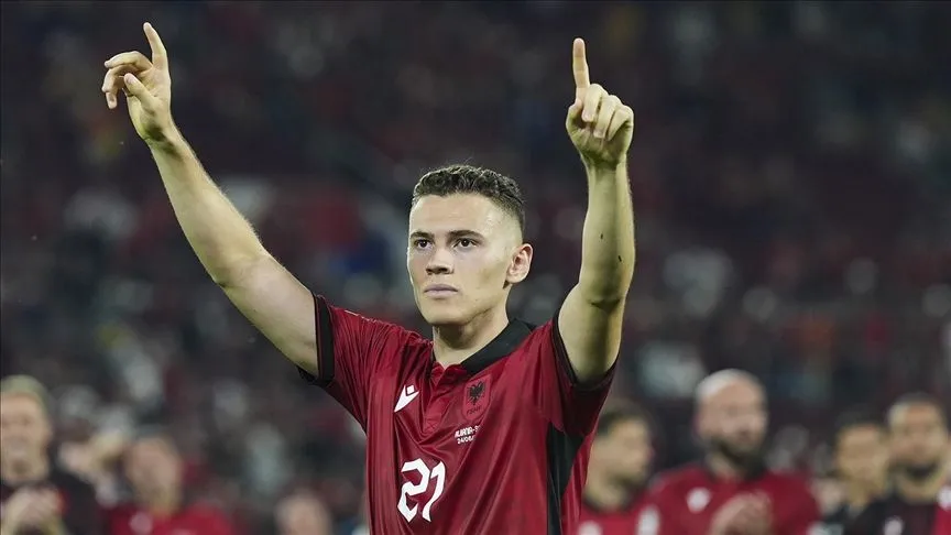 Kristjan Asllani'nin İstanbul uçuşu teknik bir arıza nedeniyle iptal edildi