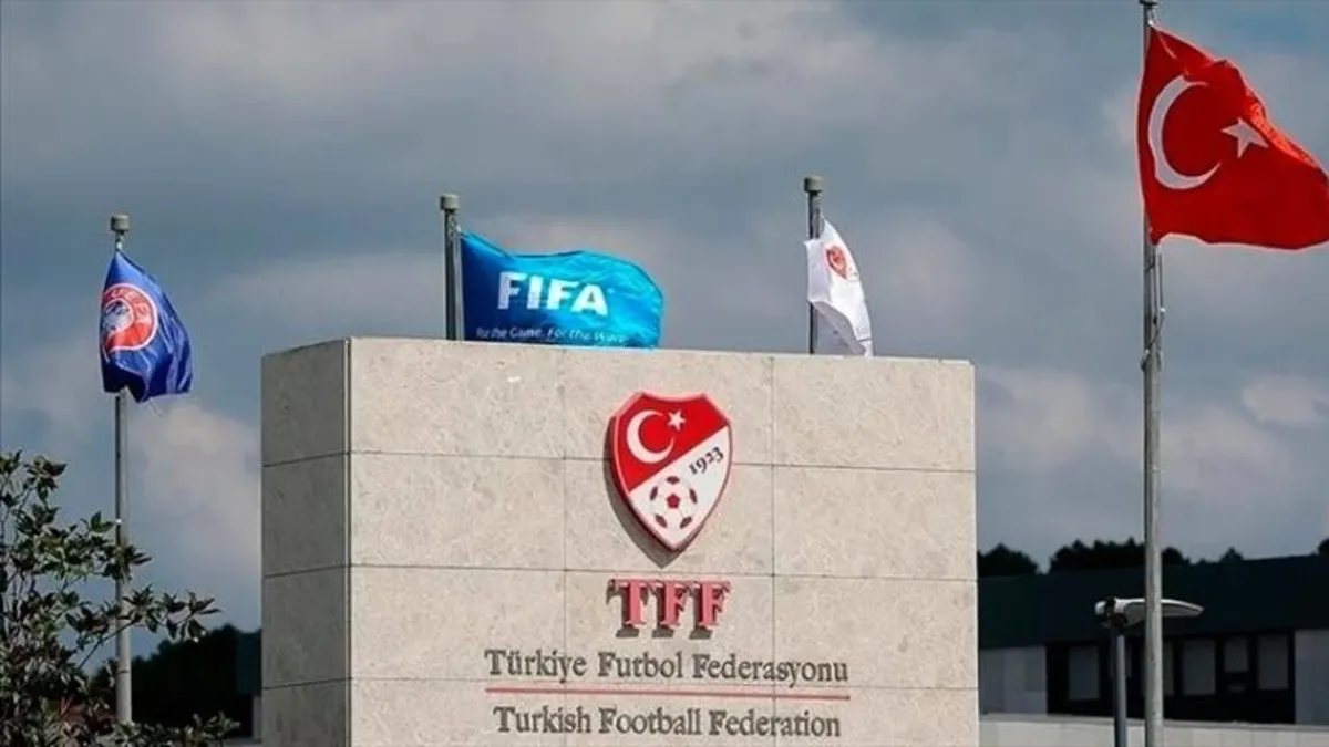 Fenerbahçe-Trabzonspor derbisinin saati değişti!