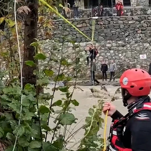 AFAD Ekibinin Selde Mahsur Kalanları Halat Düzeneğiyle Kurtarma Anları Kask Kamerasında
