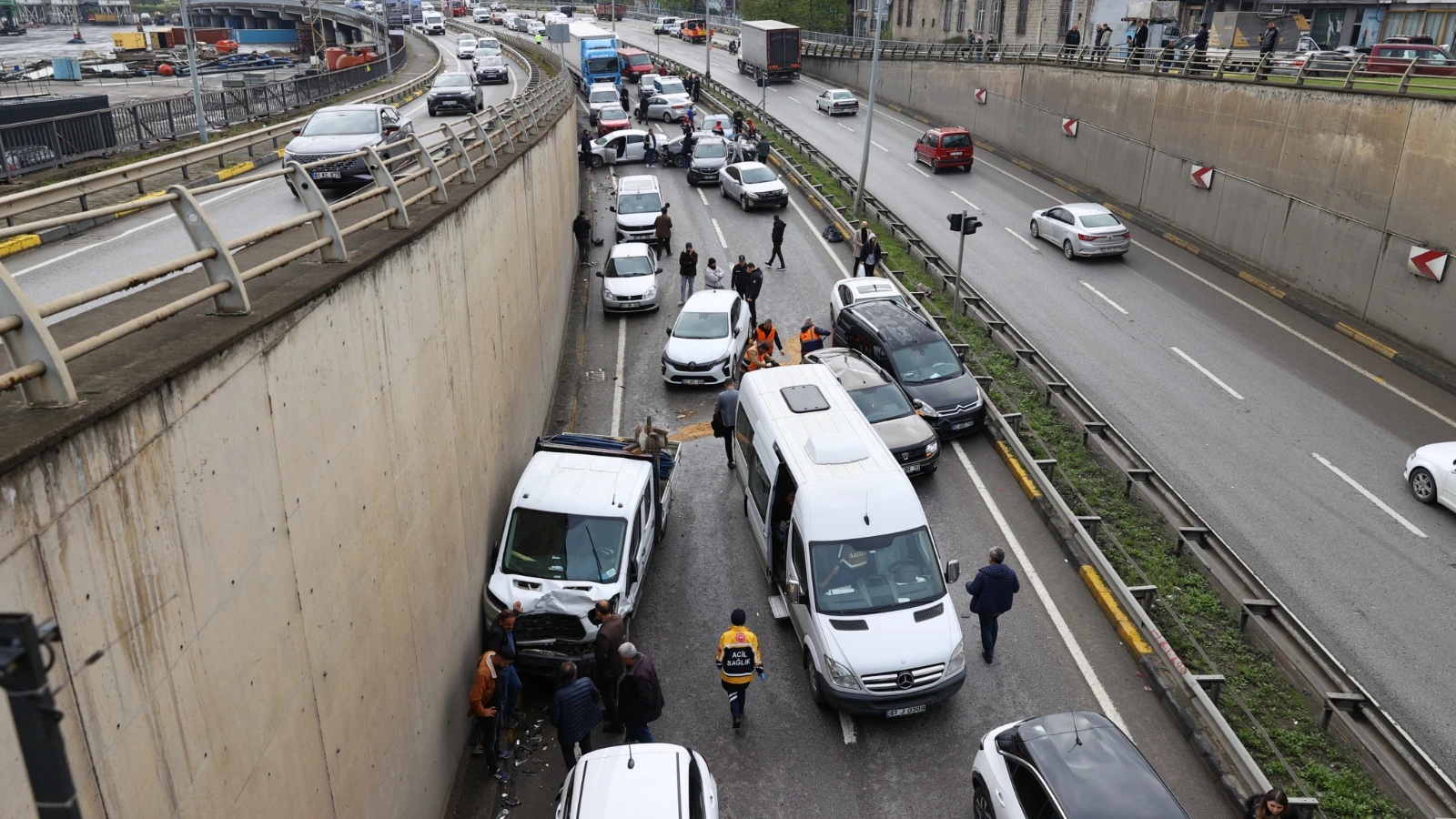 Trabzon'da zincirleme trafik kazasında 8 kişi yaralandı