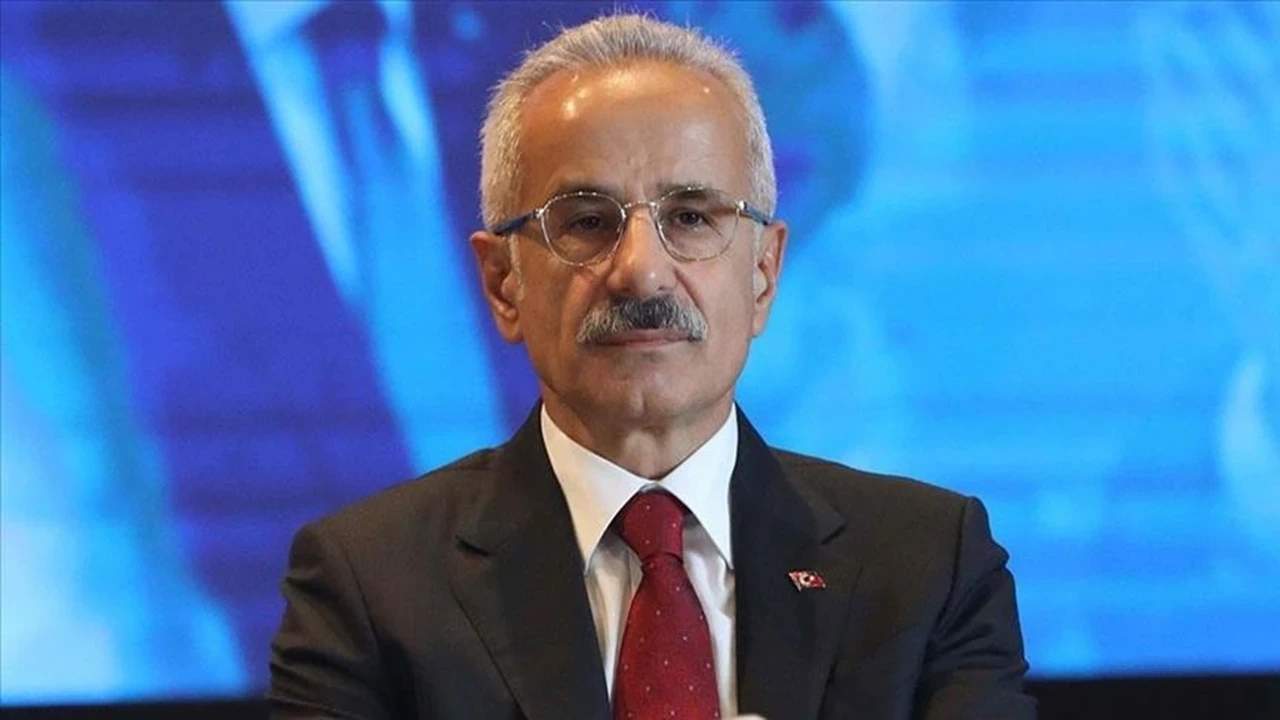 Bakan Uraloğlu duyurdu: 5G ihalesinde 2,1 milyar dolar gelir elde edilecek