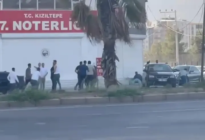 Mardin'de 2 grup arasında silah, sopa ve taşlı kavga kamerada; 4 yaralı