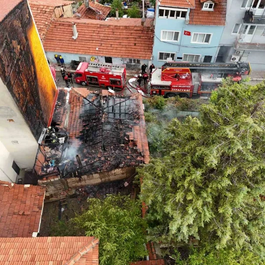 Annesinin evini kundakladığı iddia edilen genç kız kayıplara karıştı