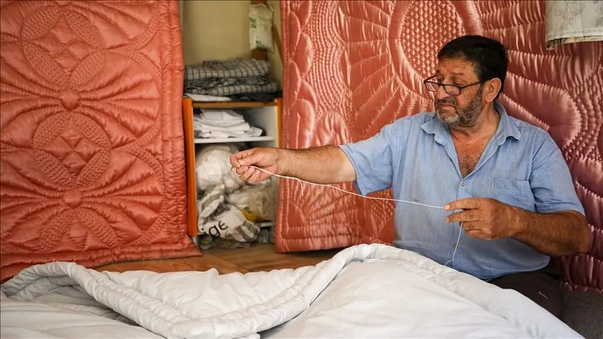 Meslekte 59 yılı geride bırakan yorgancı, yetiştirecek çırak bulamıyor
