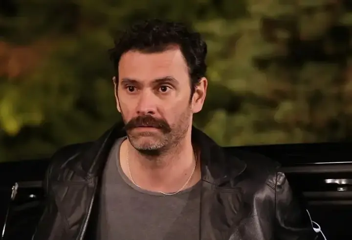 Hudutsuz Sevda Russo kimdir? Murat Danacı kaç yaşında, hangi dizilerde oynadı?