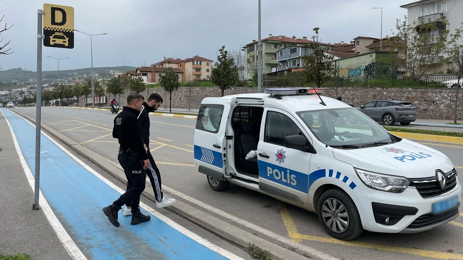 Yer: Sakarya! Çaldığı 60 bin lira değerindeki telefonu bin liraya satmaya çalışırken yakalandı