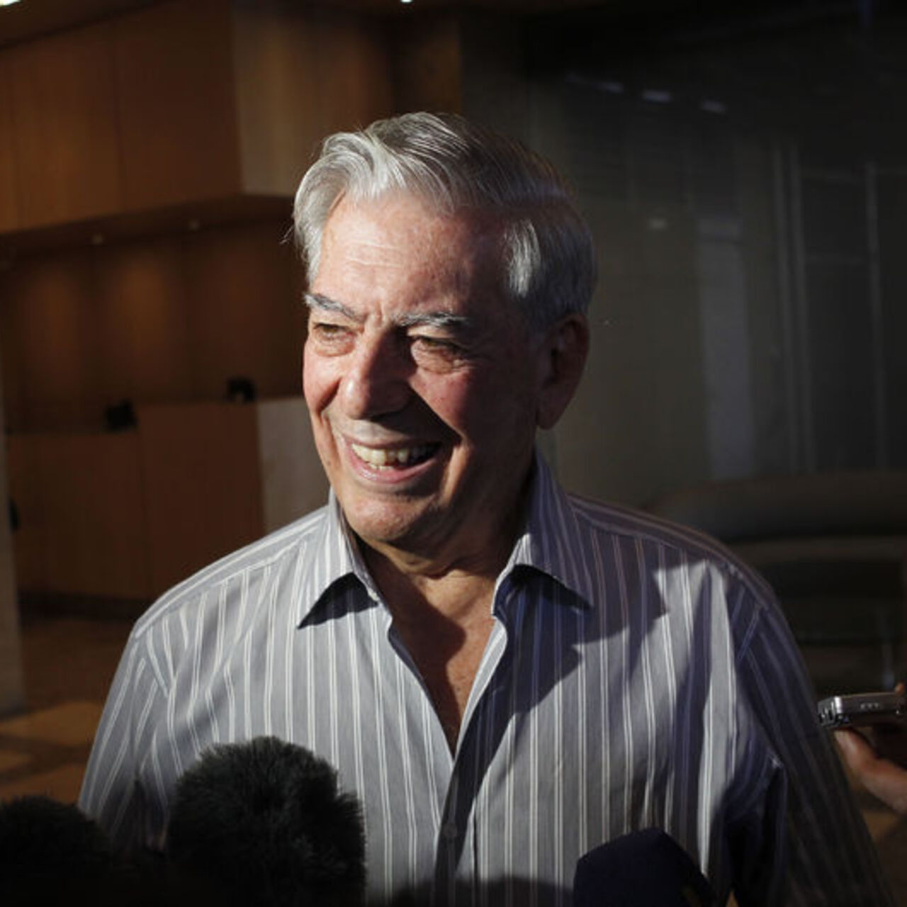 Nobel ödüllü yazar Mario Vargas Llosa hayatını kaybetti