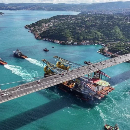 İstanbul Boğazı'nda Gemi Trafiği Askıya Alındı