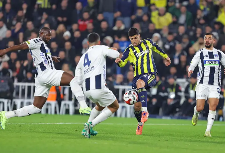 Fenerbahçe zirve yarışında fırsatı kaçırdı