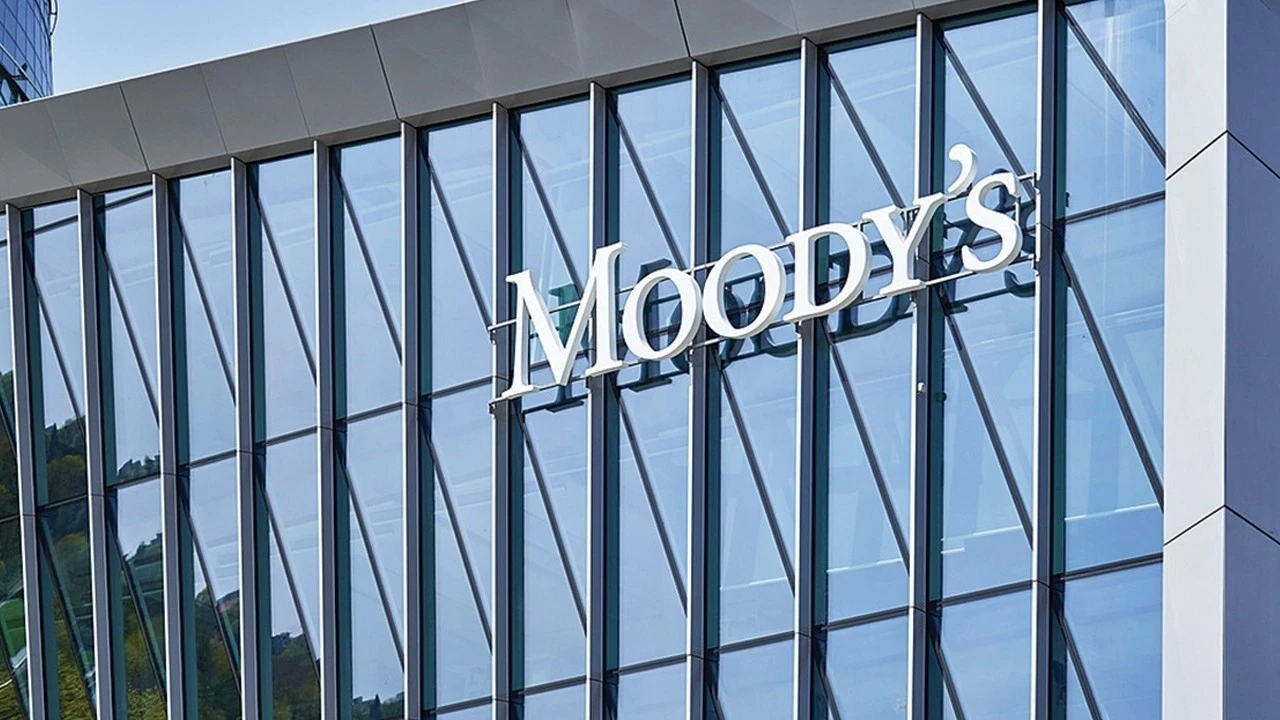 Moody’s, İtalya’nın kredi notunu 23 yıl sonra ilk kez yükseltti