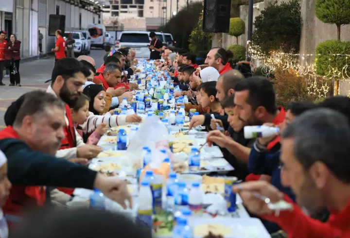 İstanbul-Kızılay'dan İblib'de engelli kamplarında kalanlara yardım, yetimhanedeki çocuklara iftar