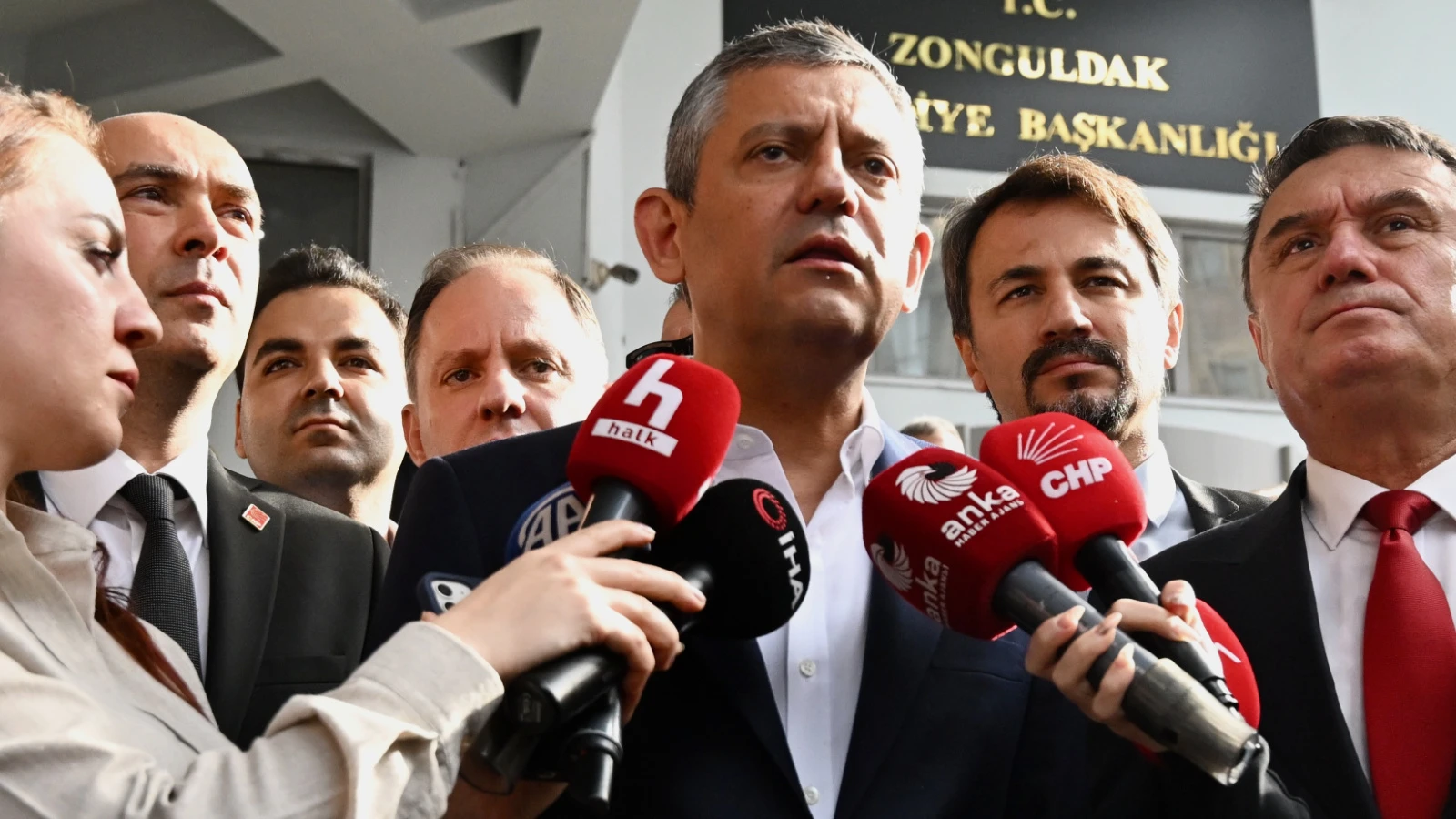 Özgür Özel'den Mansur Yavaş açıklaması: Sonuna kadar arkasındayız