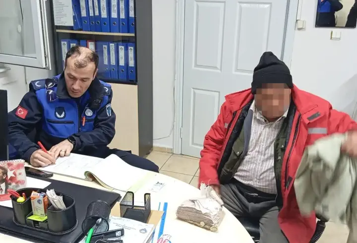 Görme engelli taklidi yapan dilencinin üzerinden 32 bin lira çıktı