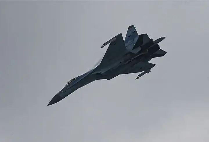 Rus jetleri Alman fırkateyninin üstünden uçtu
