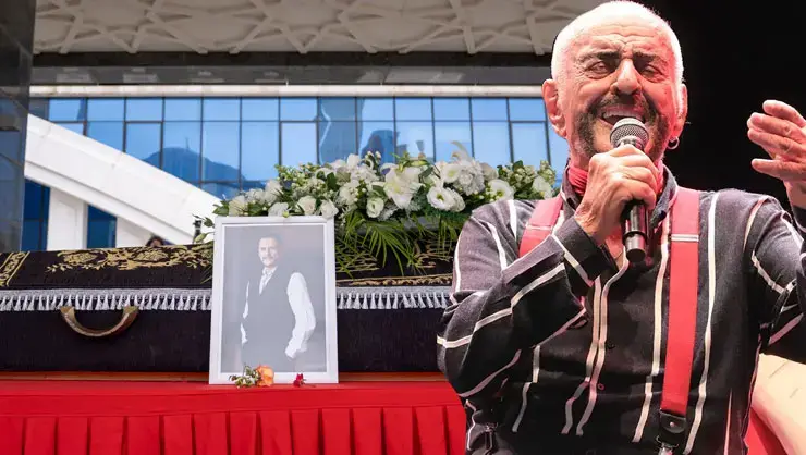 Son Anda Cenaze Yeri Değişmişti! Sanatçı Alpay Son Yolculuğuna Uğurlandı