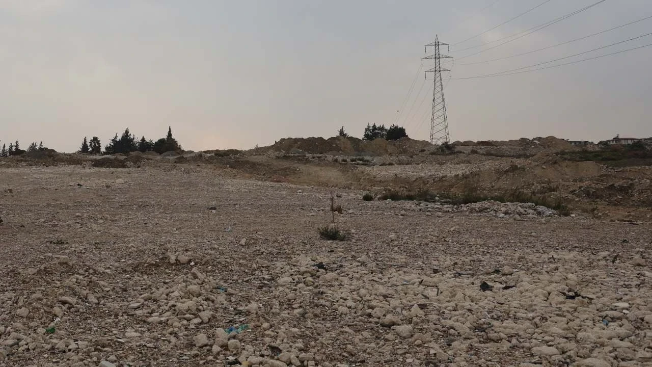 Hatay'da kayıp olarak aranan çocuk toprağa gömülmüş halde yaralı bulundu