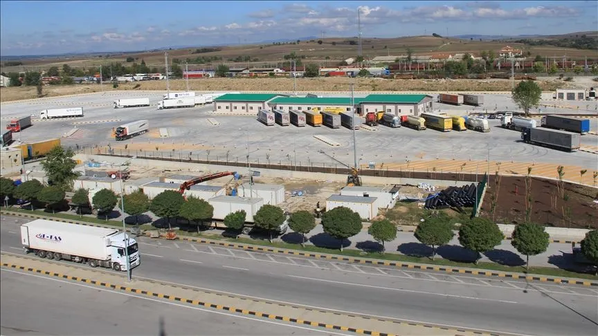 Kara yollarında emniyetli ve güvenli tır park alanları önceliklendirilecek
