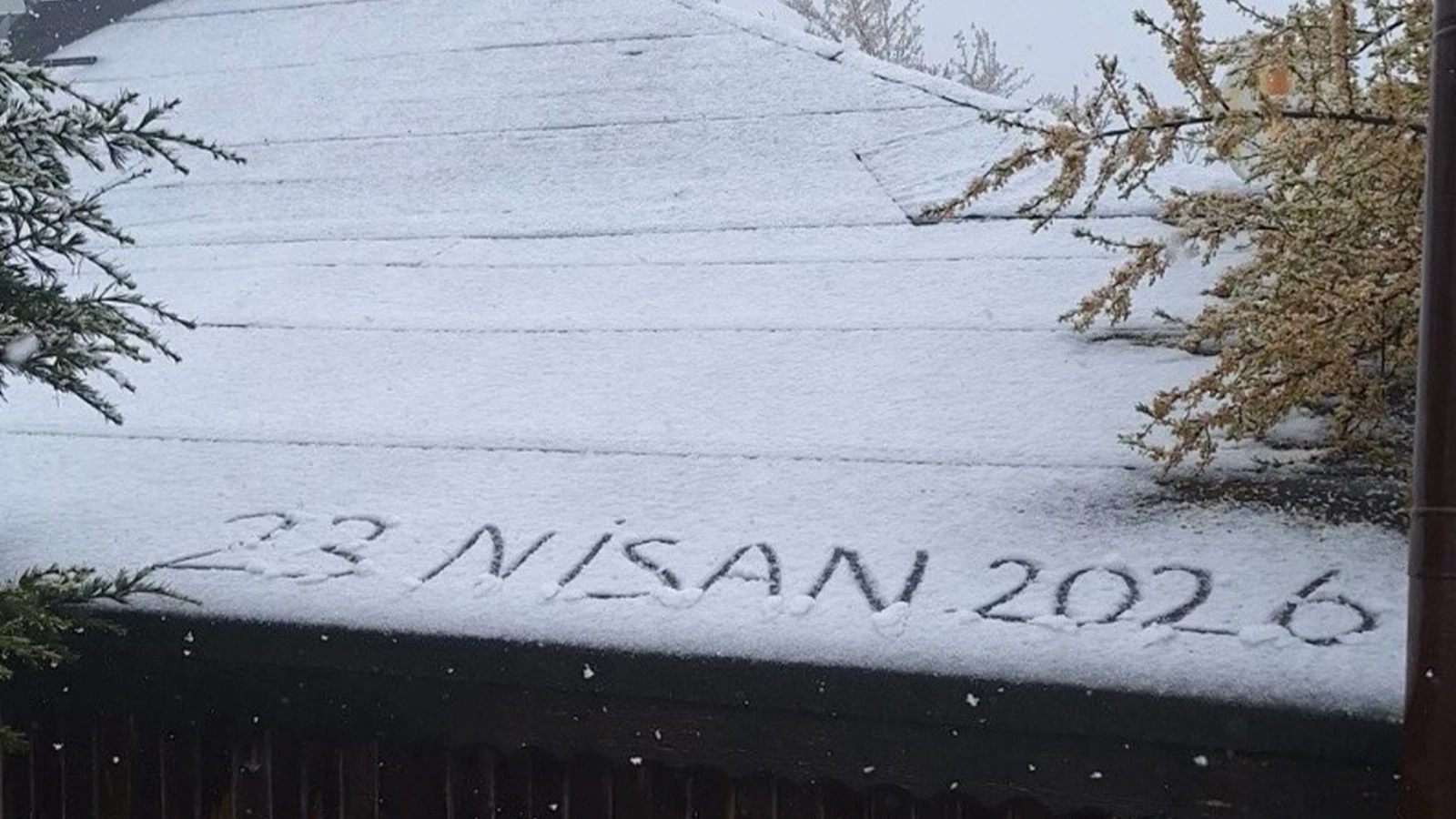 23 Nisan'da kar sürprizi; sıcaklık düştü, her yer beyaza büründü