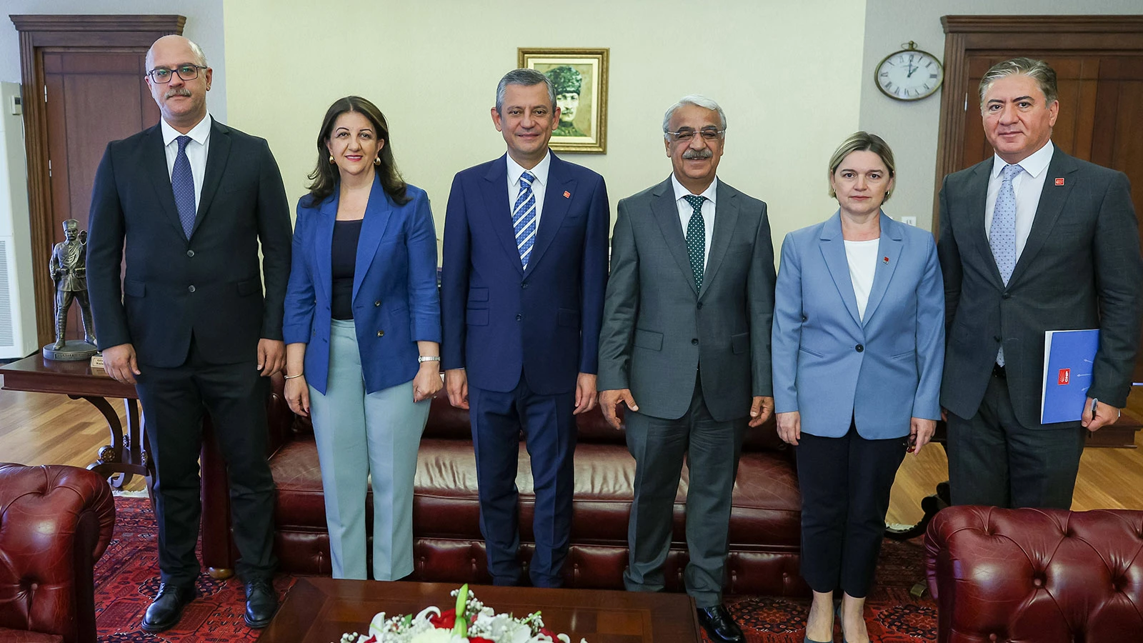 DEM Parti heyetinden CHP lideri Özel’e ziyaret