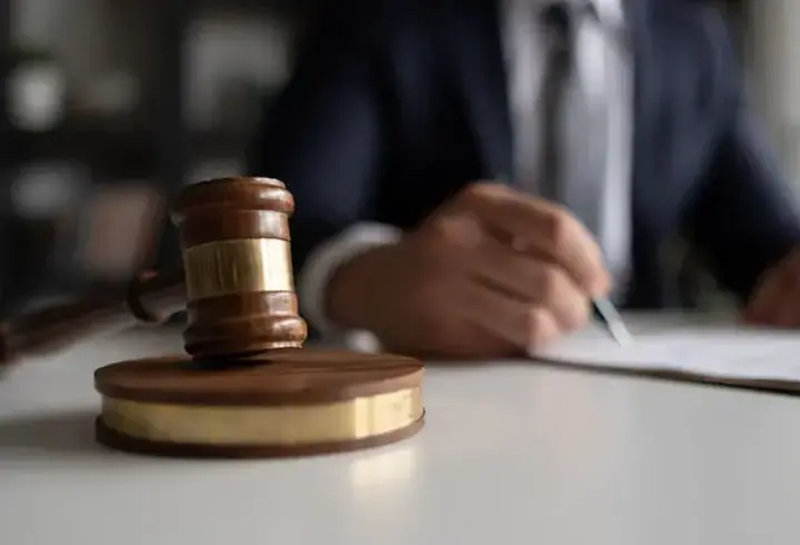 Hukuk büroları eşe dosta haciz yolluyor