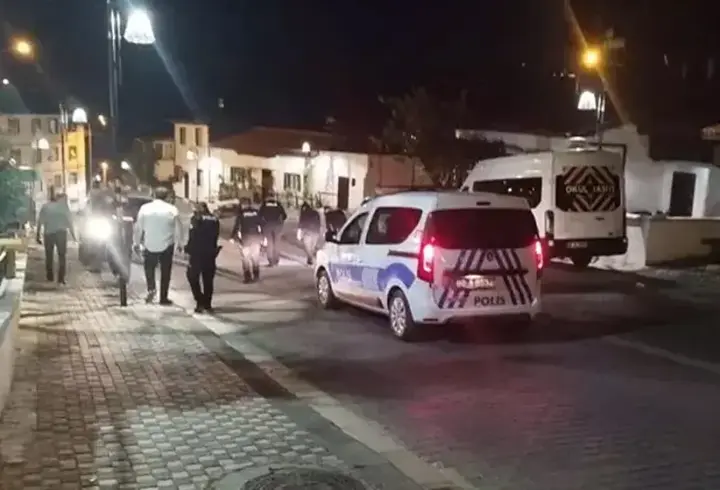 Yolda yürürken sırtına isabet eden mermi ile ağır yaralandı