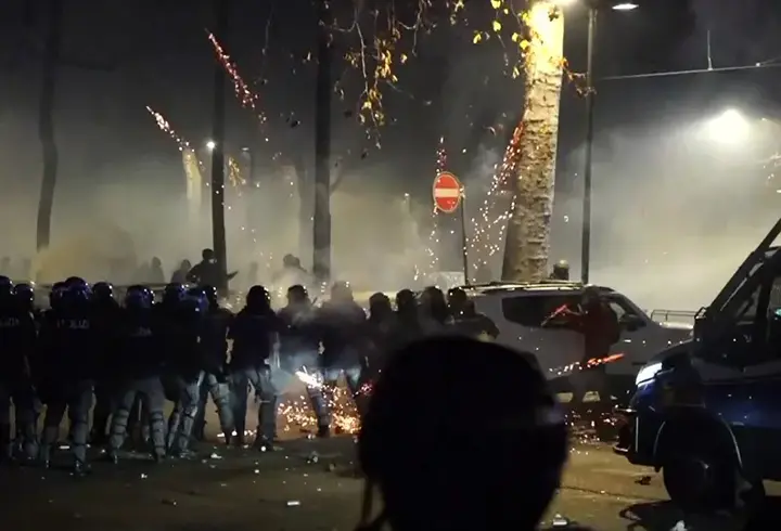 İtalya'da kültür merkezi krizi: Çatışma çıktı, 11 kişi yaralandı