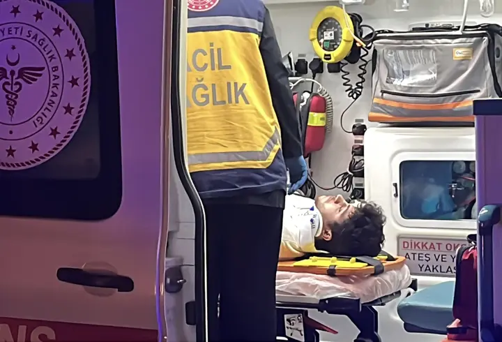 Minibüs ile çarpışan hafif ticari araç takla attı; 1 ölü 5 yaralı