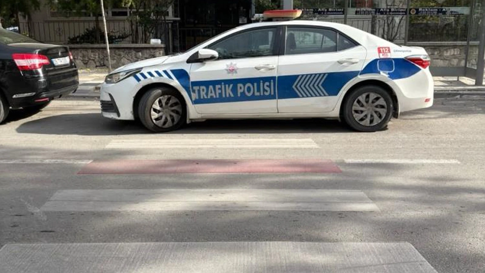Vatandaş fotoğrafladı: Polis aracına ceza kesildi